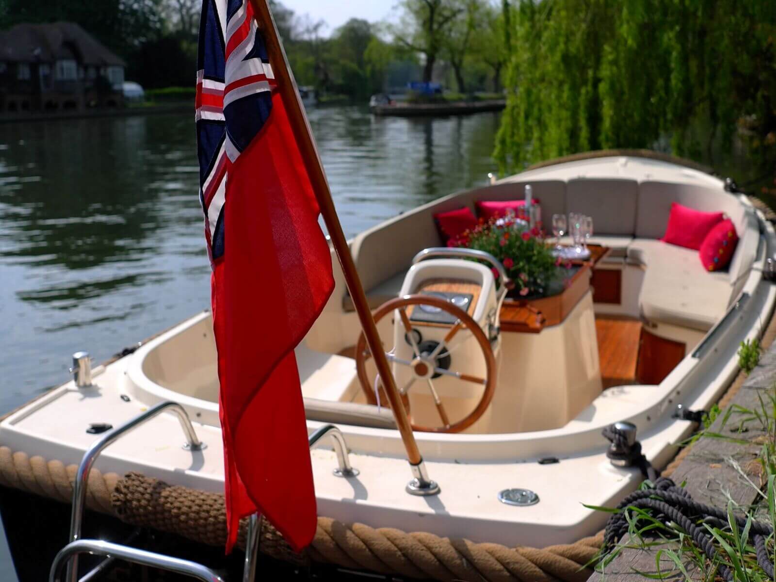 6-seater boat for hire in Henley-on-Thames